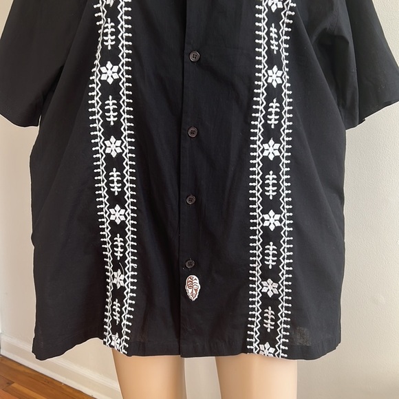 WNW Wayan Button Up Shirt Mens Embroidered Short Sleeve Size XL - Picture 3 of 11